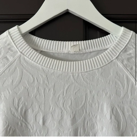 Lululemon Rest Less Textured Floral White Long Sleeve Shirt 10 Crew Neck Top Tee - Picture 2 of 5
